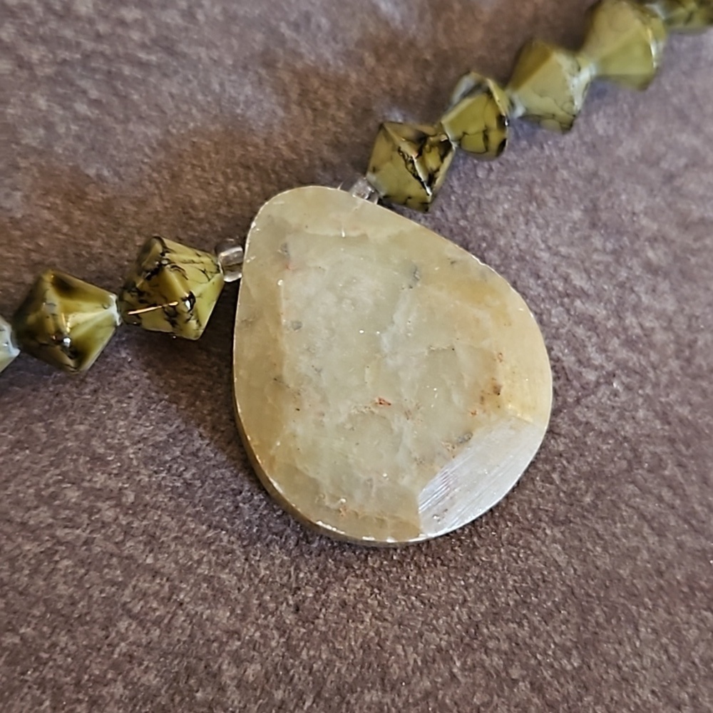Vintage Moss Gemstone Teardrop Pendant Glass Beaded Necklace - Picture 2 of 6
